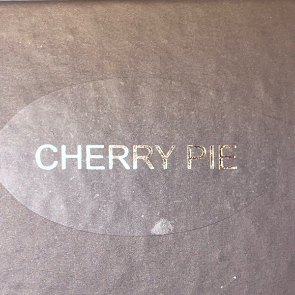 KAB Cosmetics Lip Kit In Cherry Pie - Picture 11 of 12